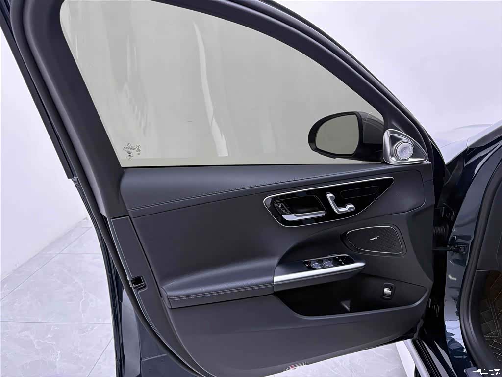 Mercedes-Benz C-Class, 2023 16