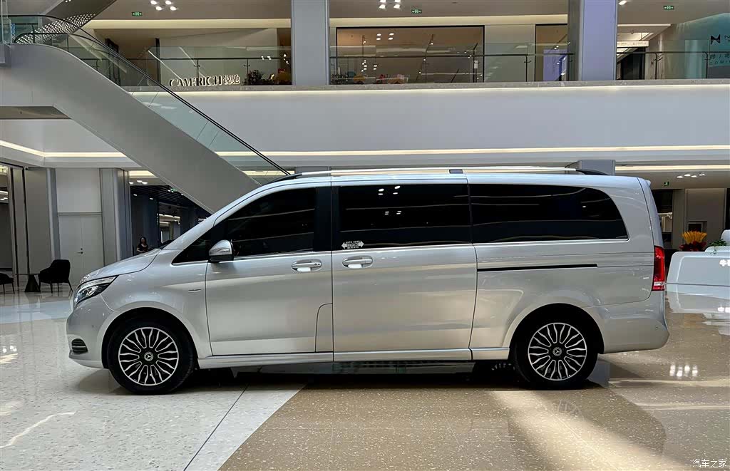 Mercedes-Benz V-Class, 2020 3