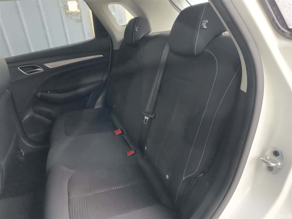 Roewe RX3, 2019 13