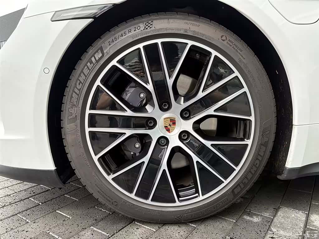 Porsche Taycan, 2025 9