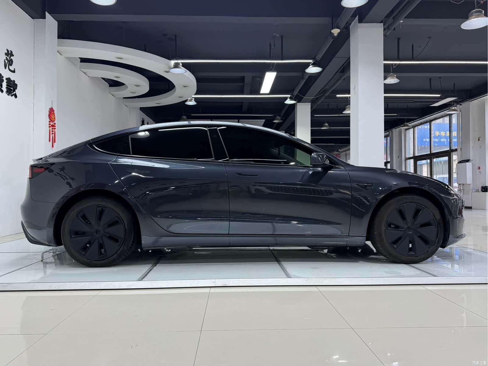 Tesla Model 3, 2025 8