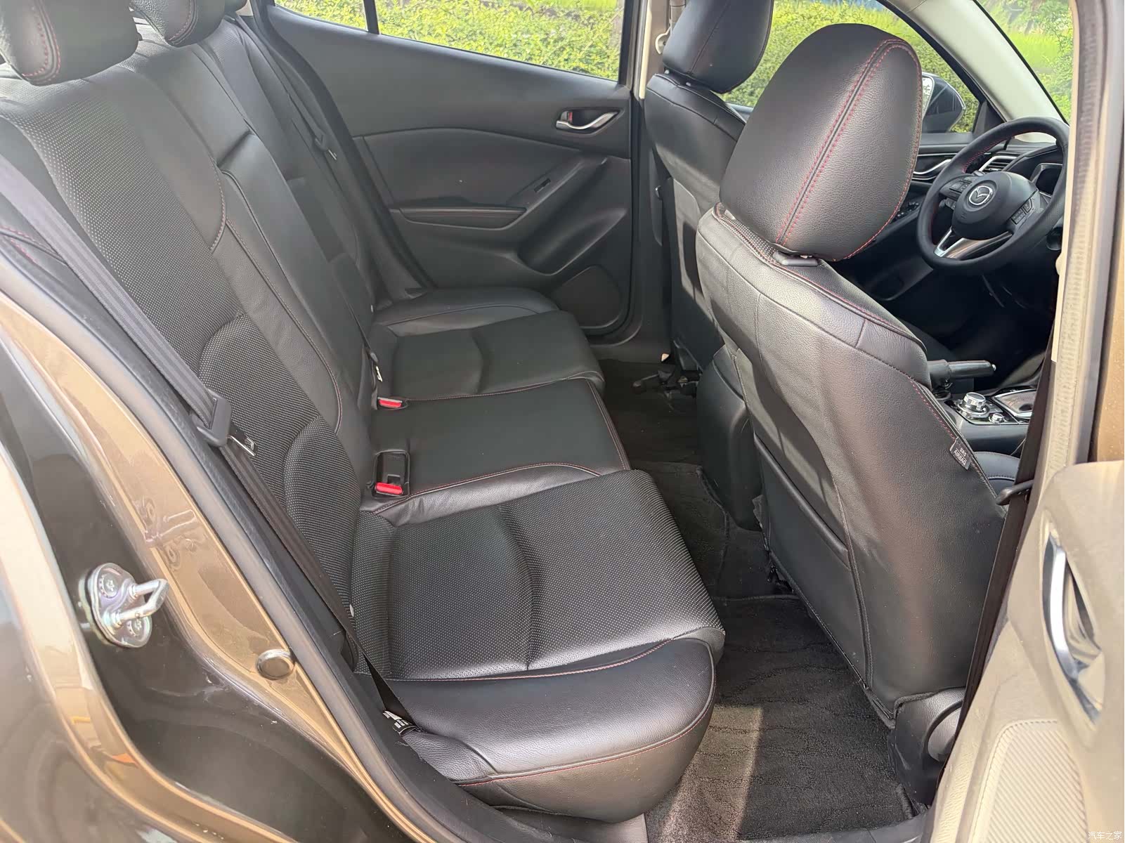 Mazda Mazda3, 2015 10