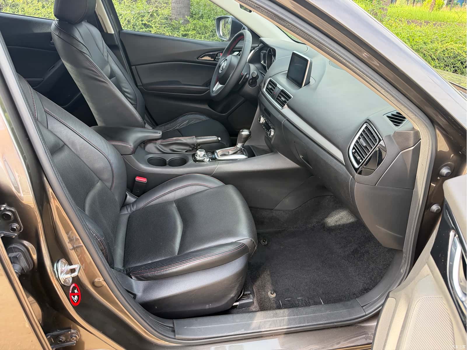 Mazda Mazda3, 2015 12