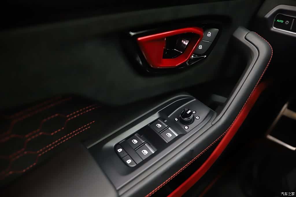 Lamborghini Urus, 2024 12