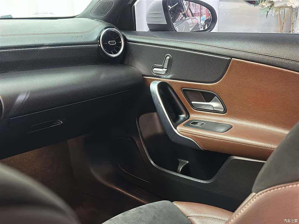 Mercedes-Benz A-Class, 2019 27