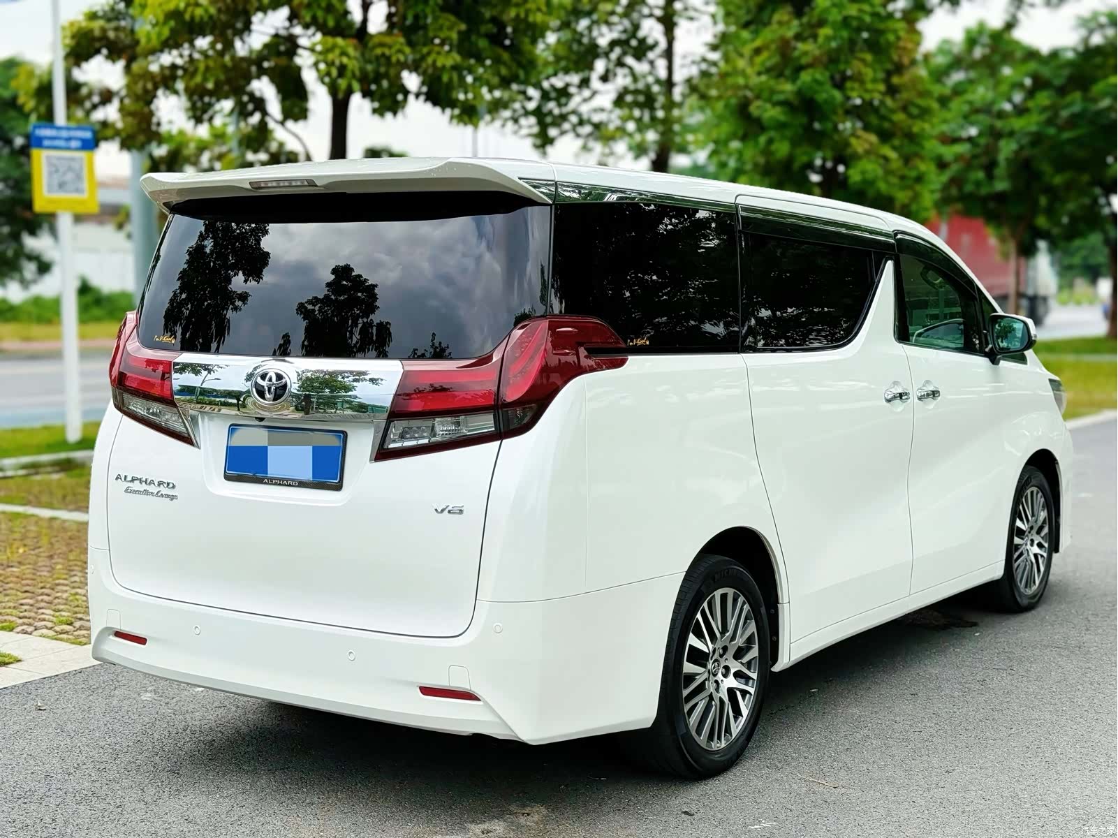 Toyota Alphard, 2017 все фото