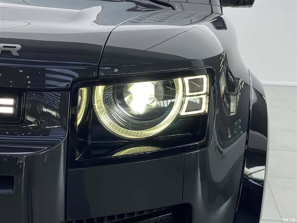 Land Rover Defender, 2023 11