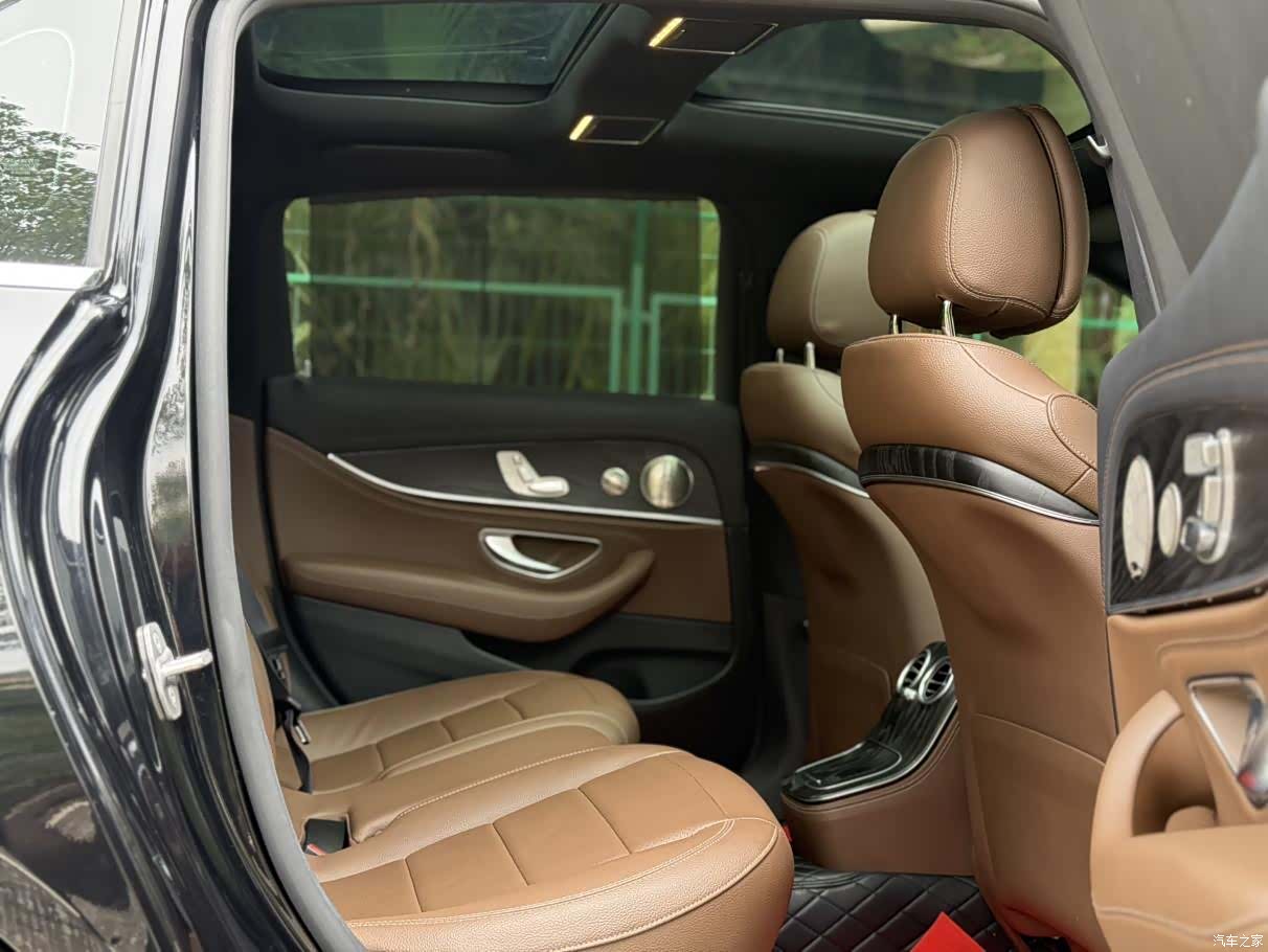 Mercedes-Benz E-Class, 2022 10