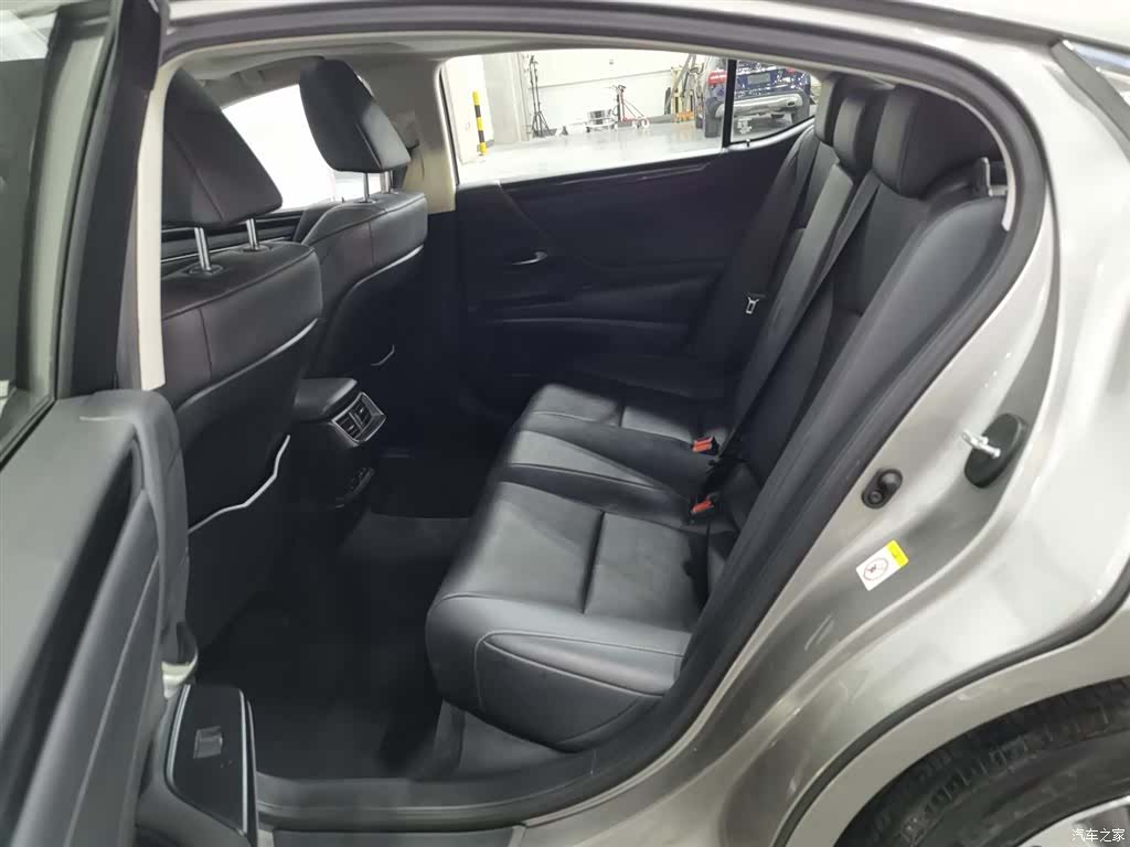 Lexus ES, 2019 15