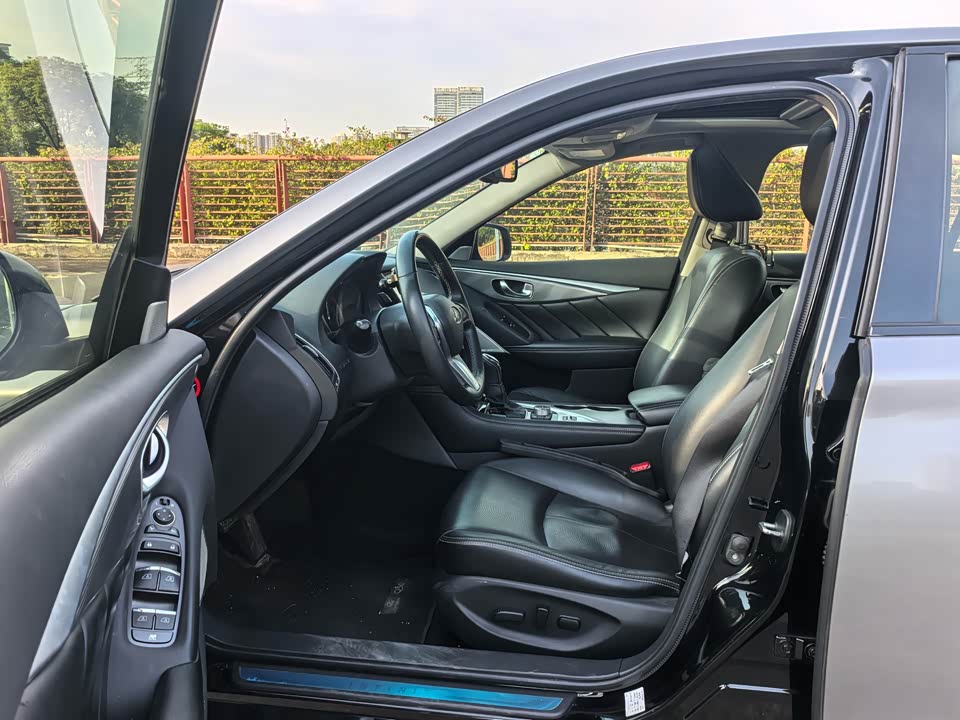Infiniti Q50L