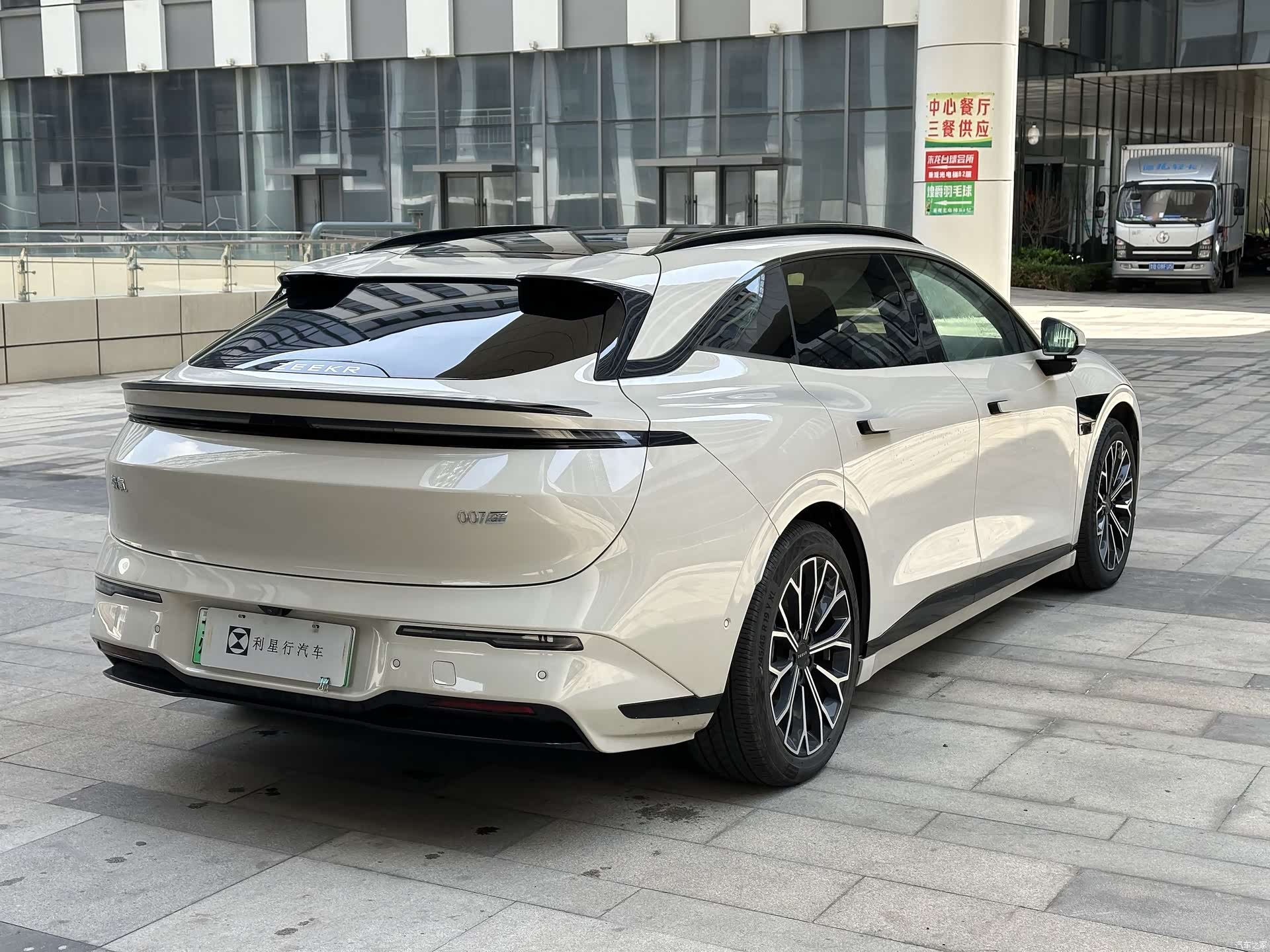 Zeekr 007, 2025 6