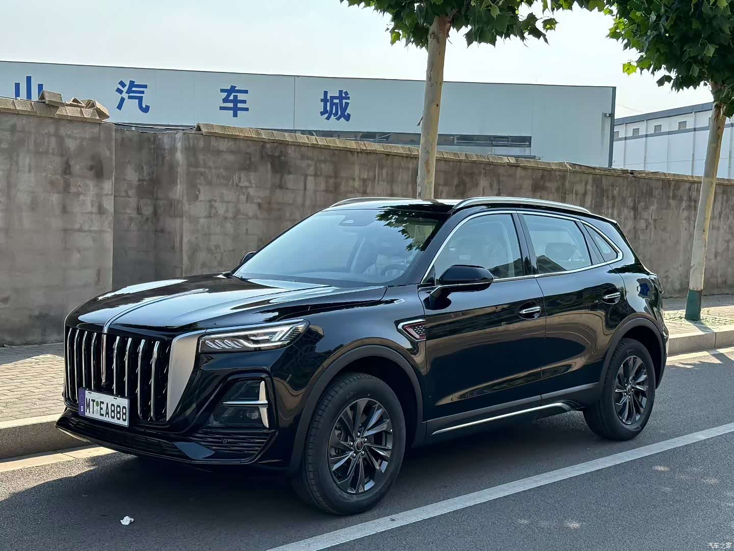 Hongqi HS5