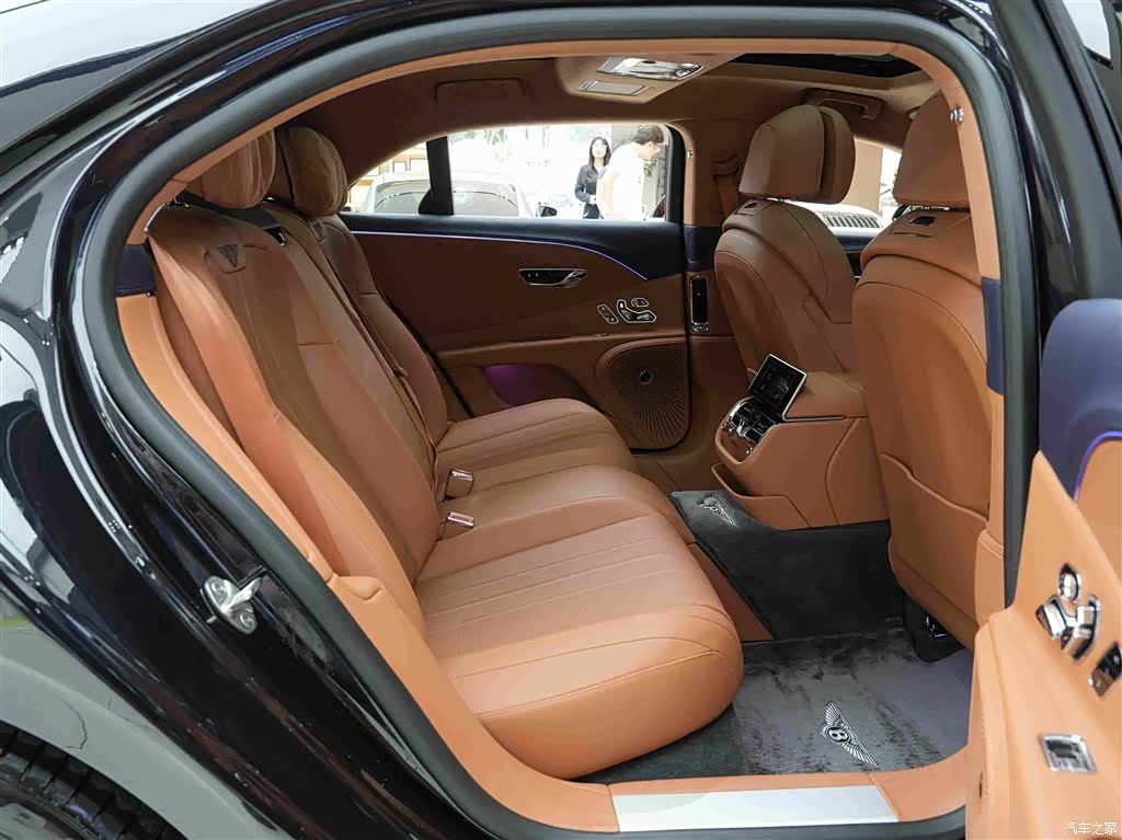 Bentley Flying Spur, 2024 13