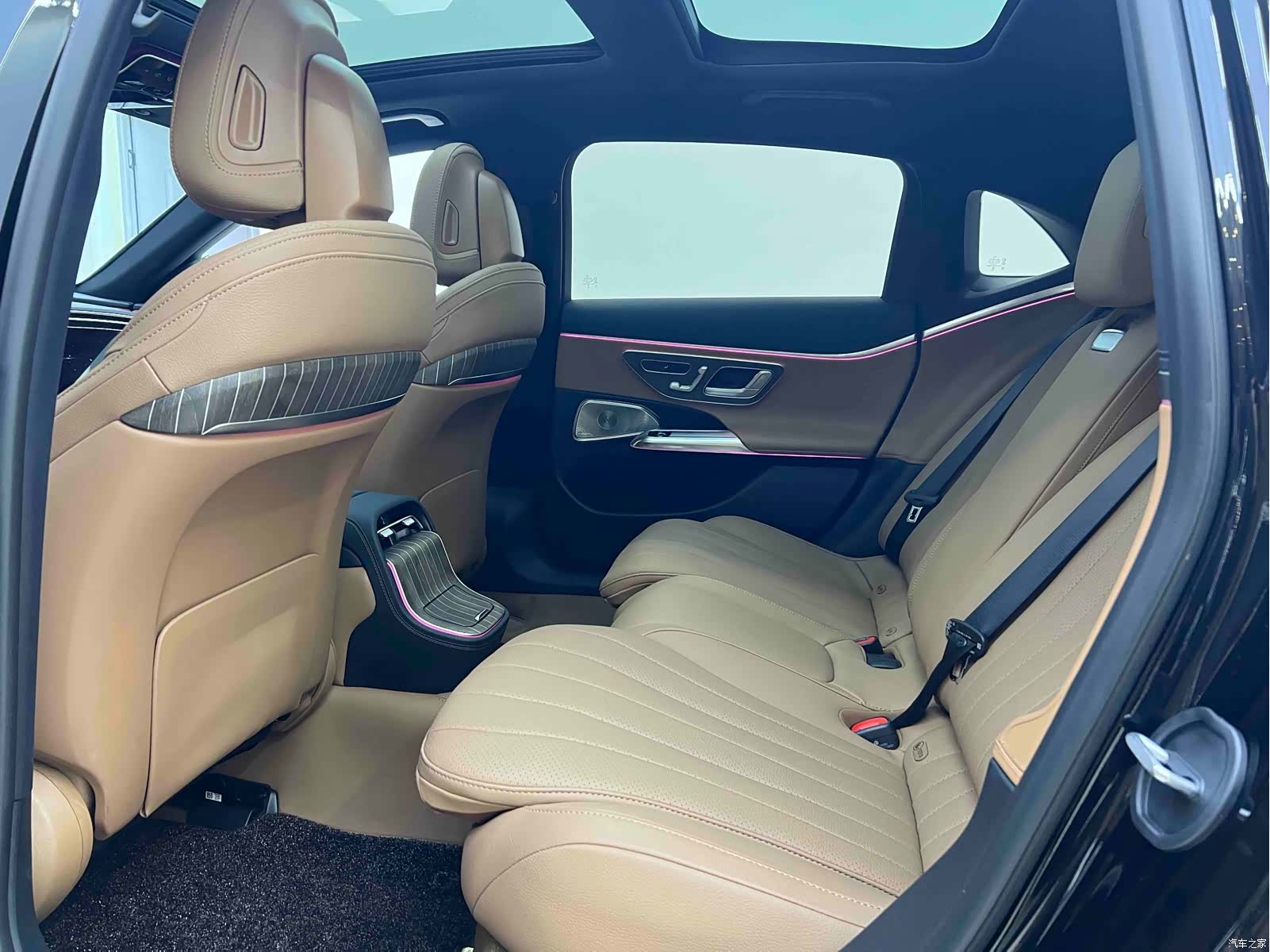 Mercedes-Benz E-Class, 2024 13