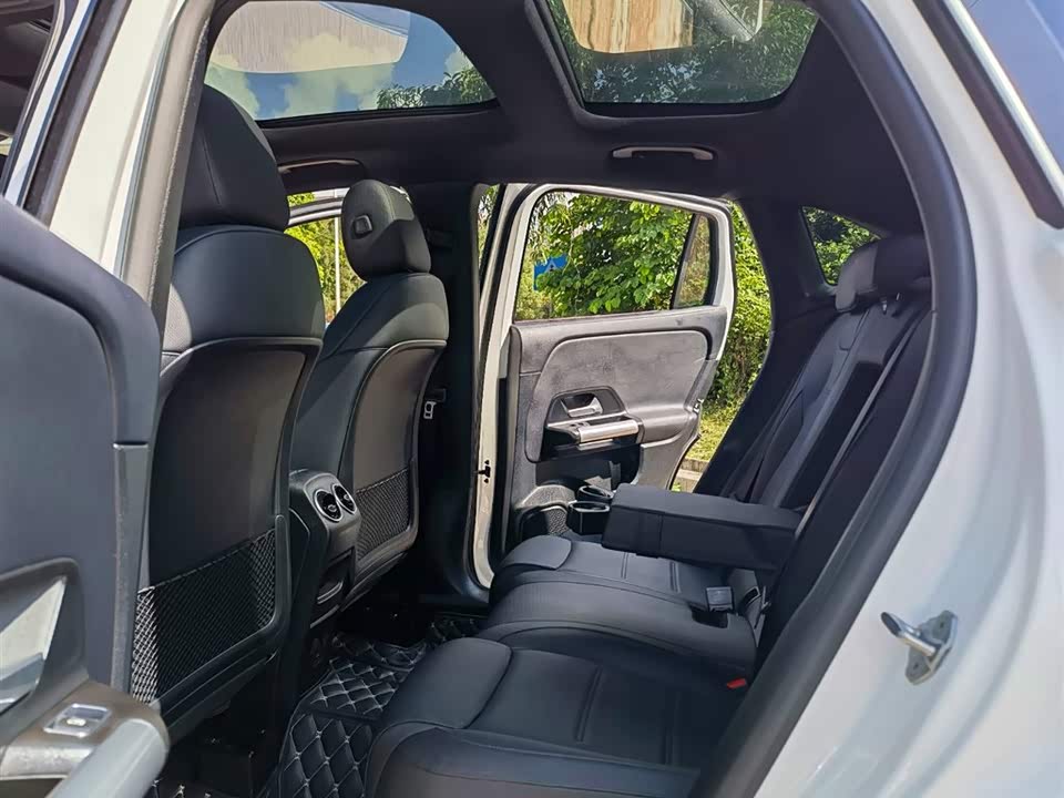 Mercedes-Benz GLA Mercedes-Benz GLA