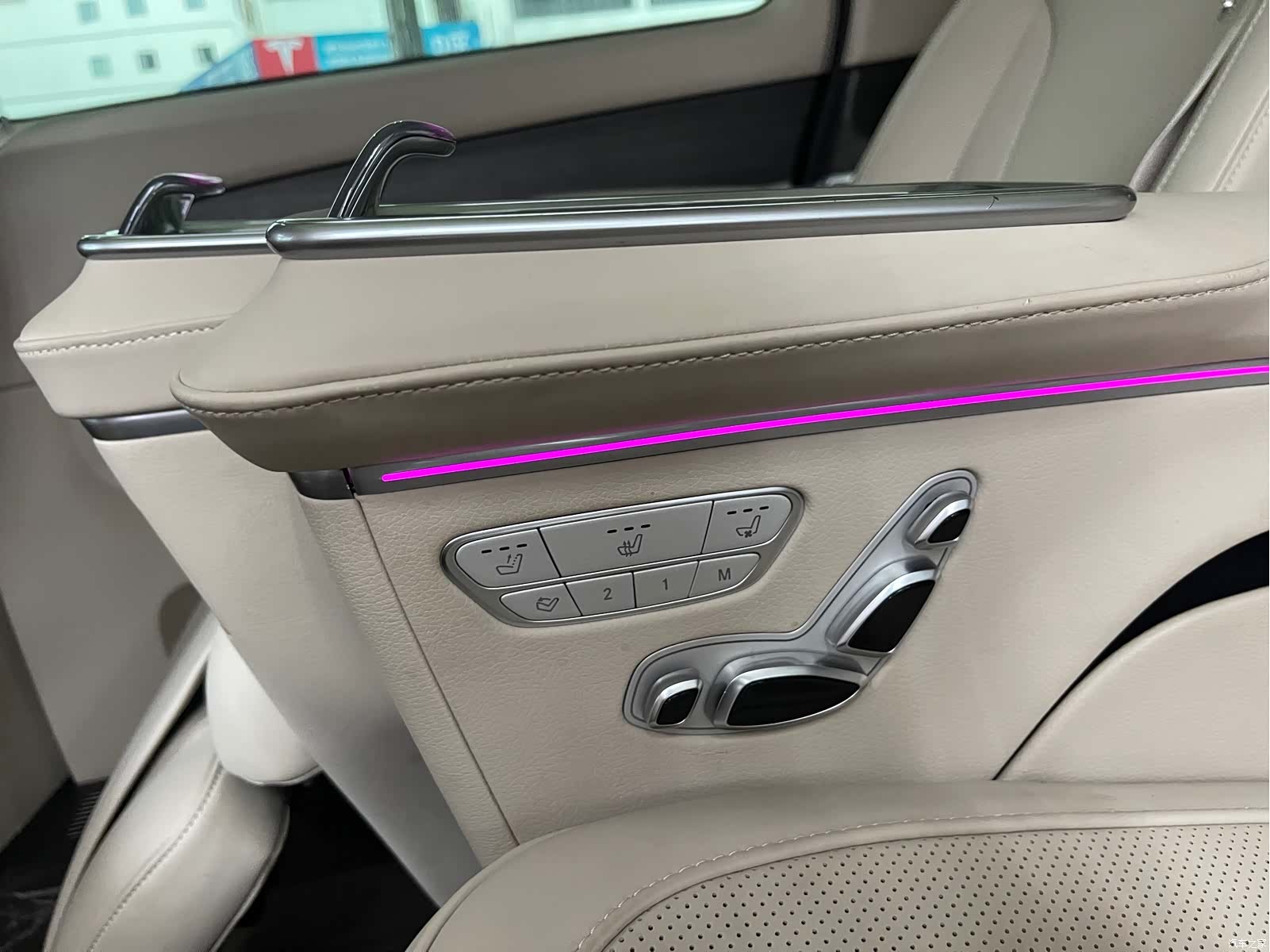 Mercedes-Benz V-Class, 2025 11