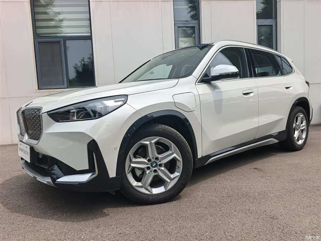 BMW iX1, 2025 1