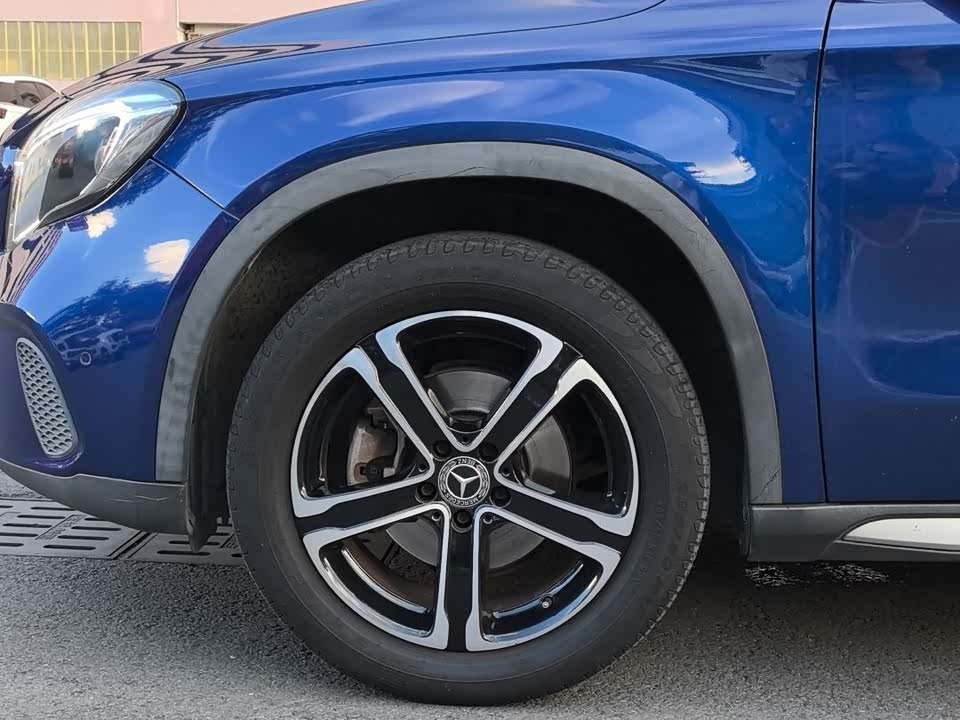 Mercedes-Benz GLA Mercedes-Benz GLA