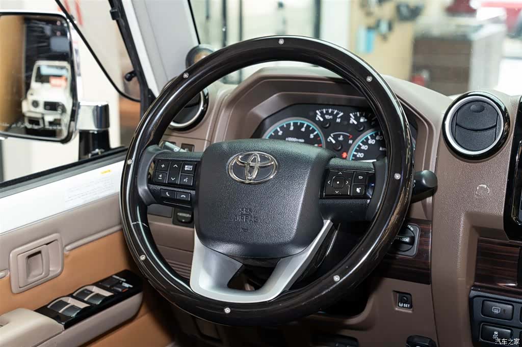 Toyota Land Cruiser, 2023 13