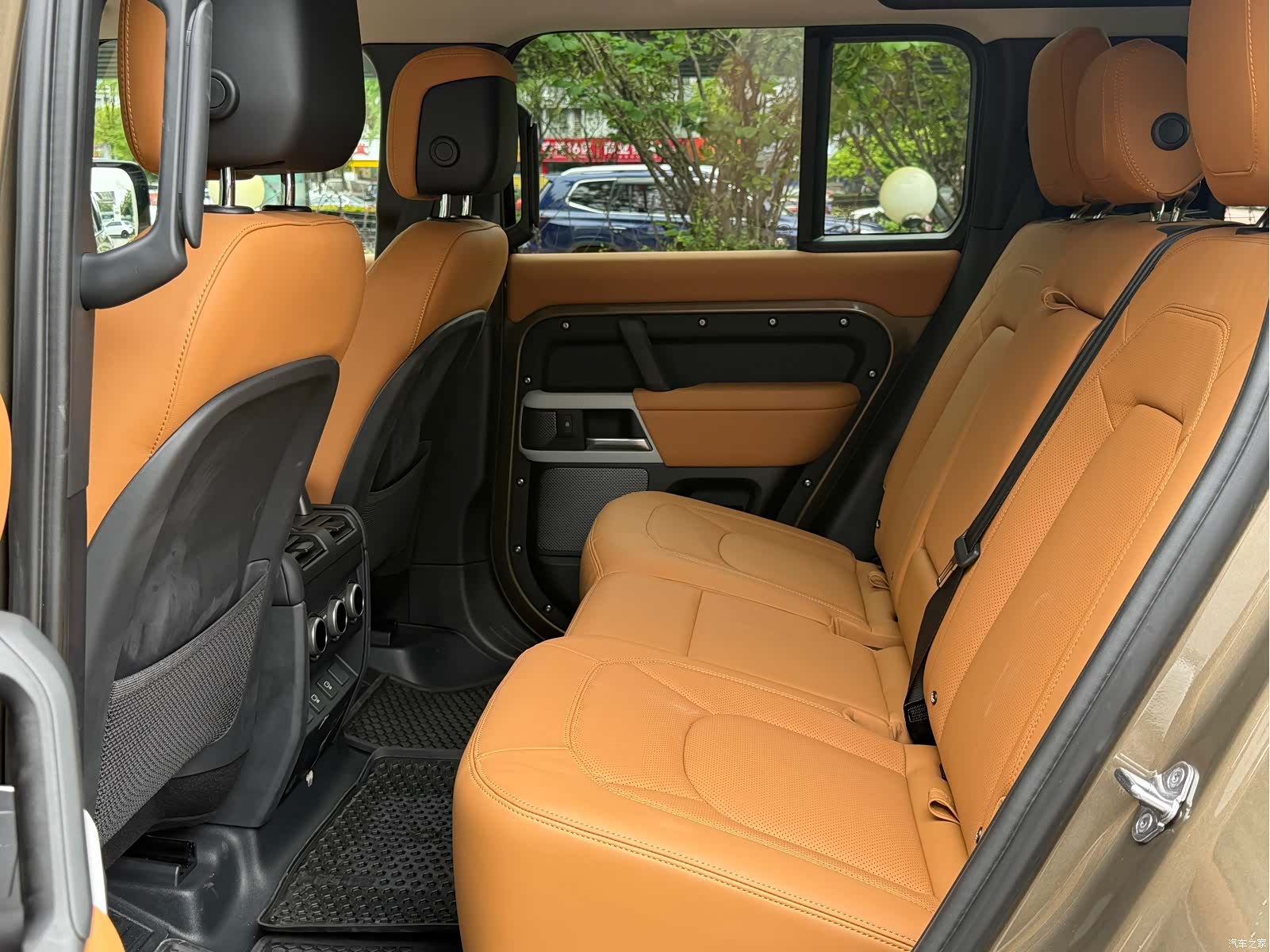 Land Rover Defender, 2024 7