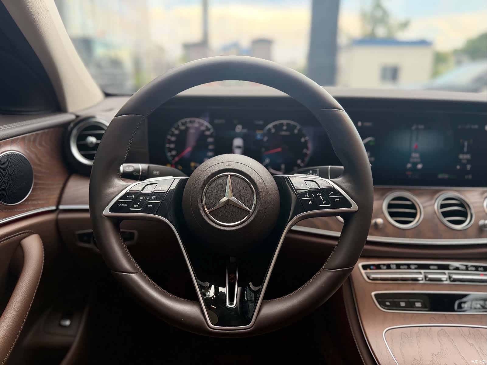 Mercedes-Benz E-Class, 2023 20
