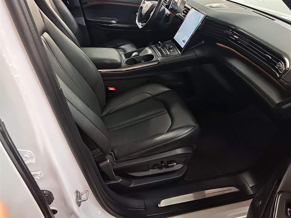 NIO ES6