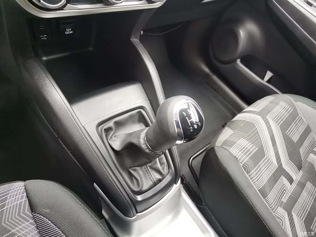 Nissan Kicks, 2020 13