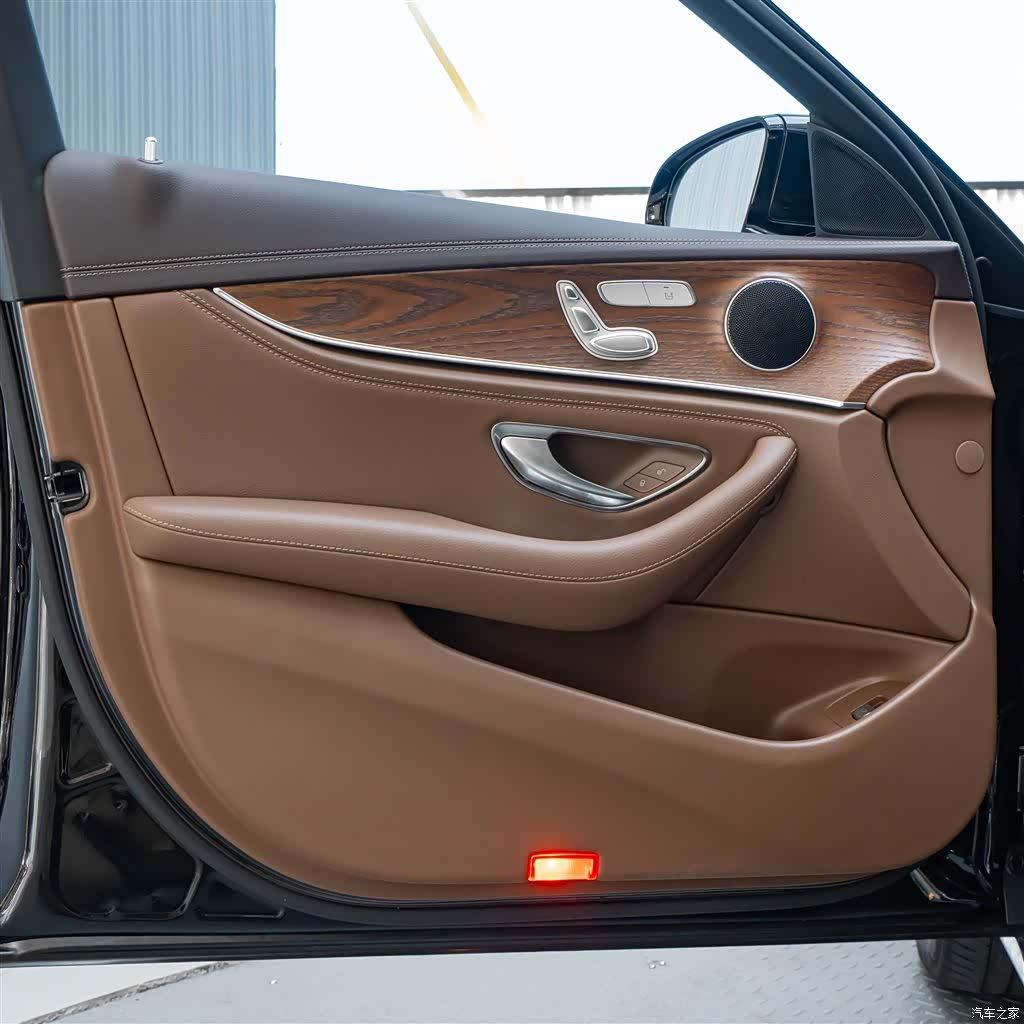 Mercedes-Benz E-Class, 2024 14