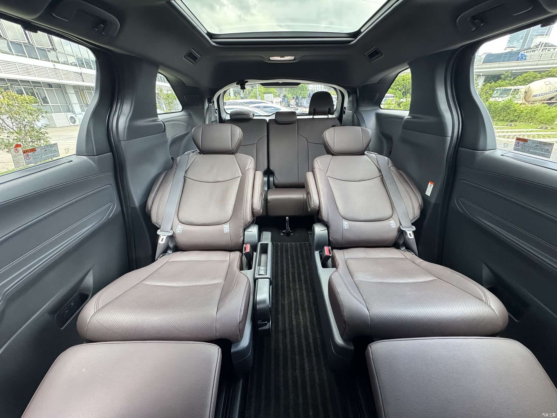Toyota Granvia, 2023 15