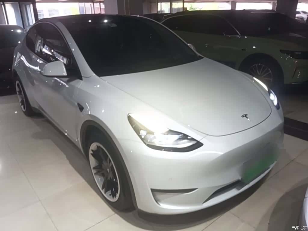 Tesla Model Y, 2021 4