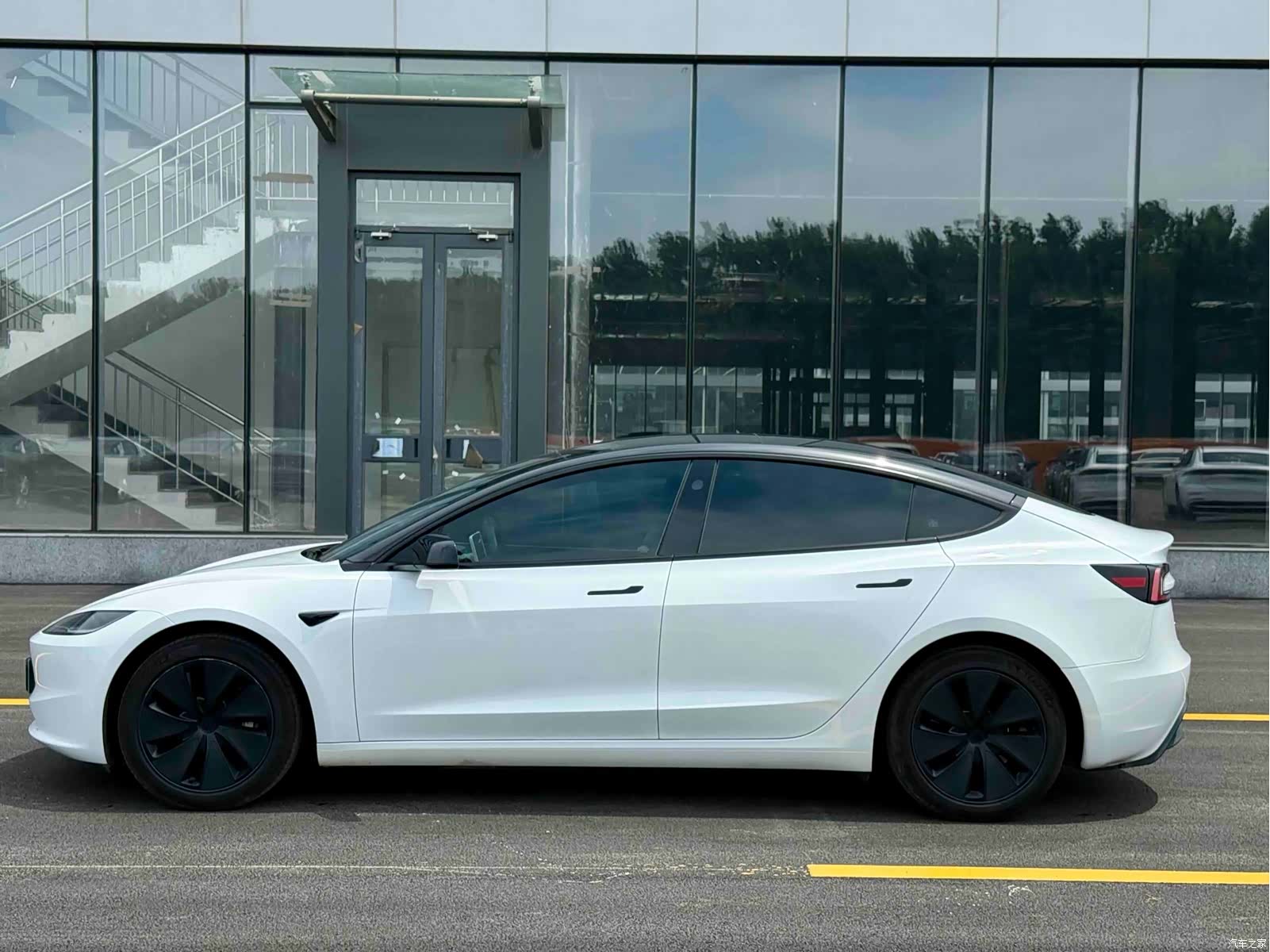 Tesla Model 3, 2024 4