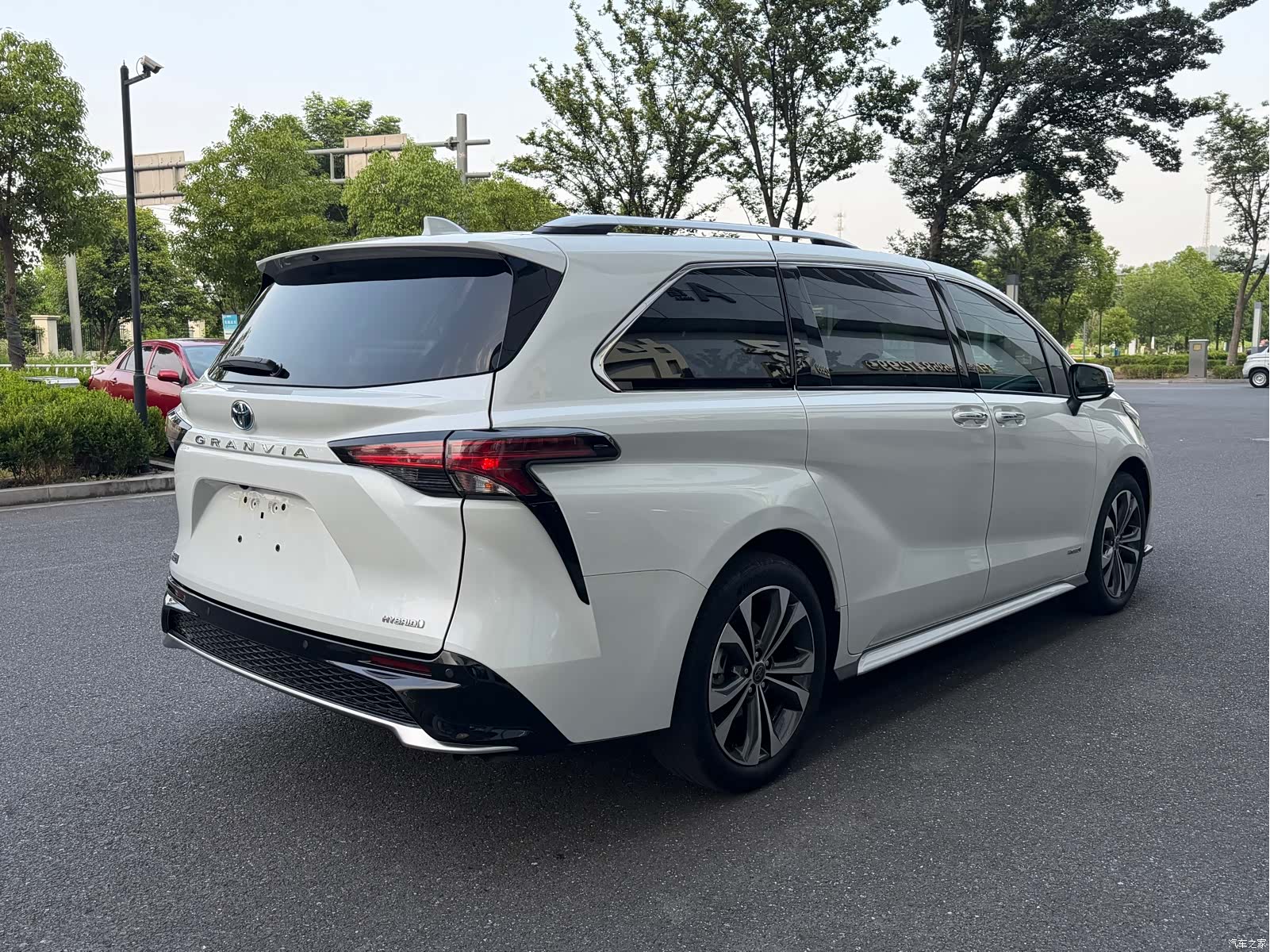 Toyota Granvia, 2023 все фото