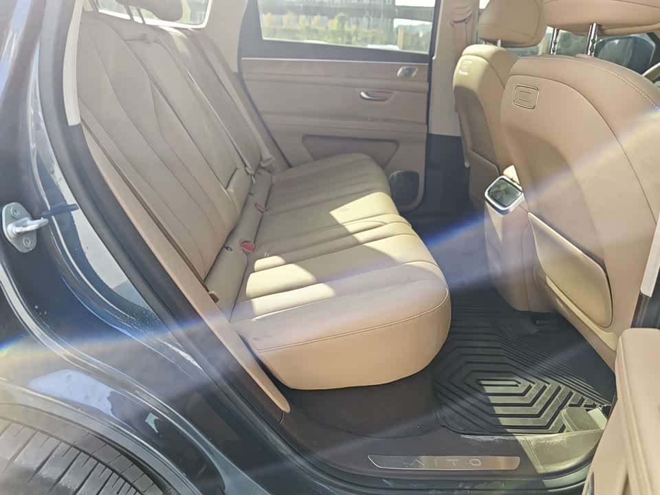 AITO Ask the world M7