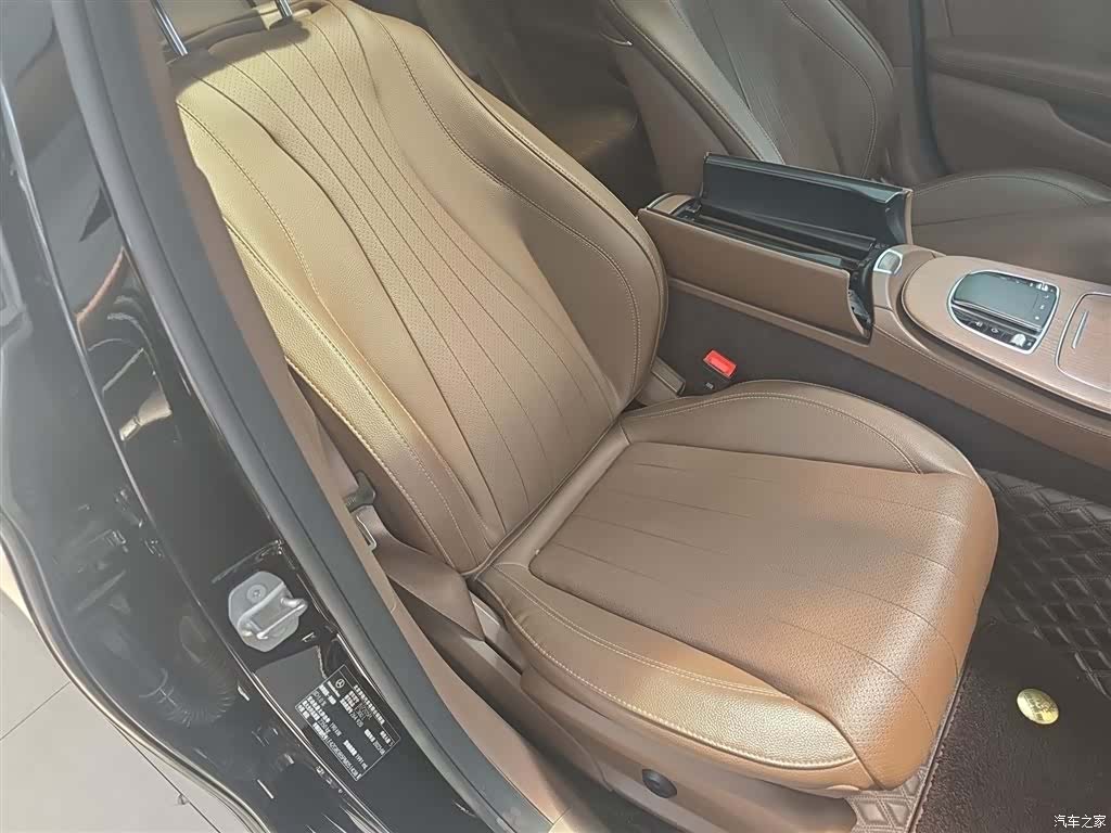 Mercedes-Benz E-Class, 2023 25