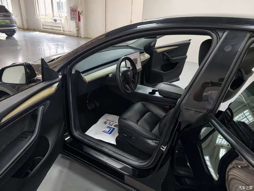 Tesla Model Y, 2023 11