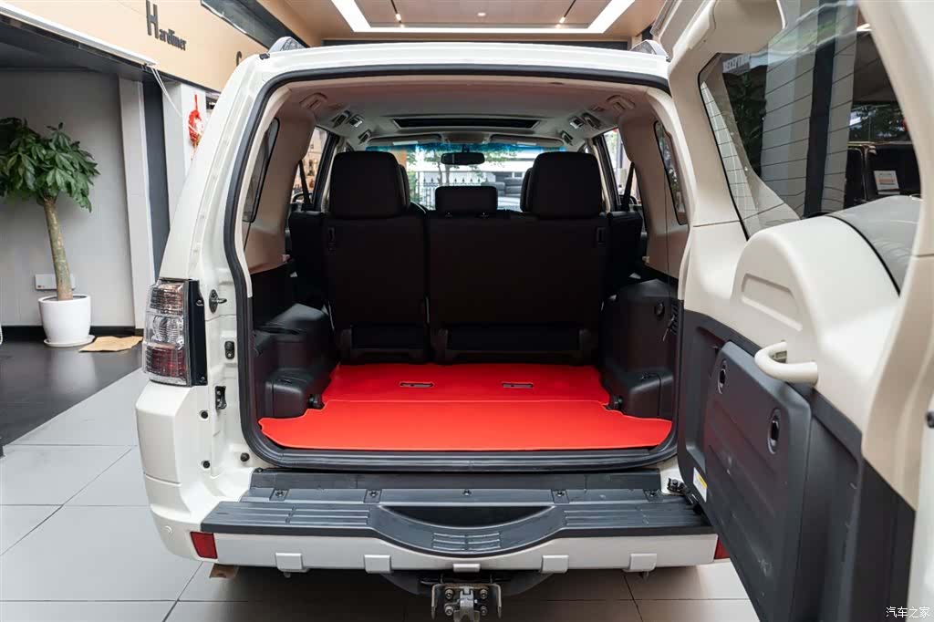 Mitsubishi Pajero, 2026 6