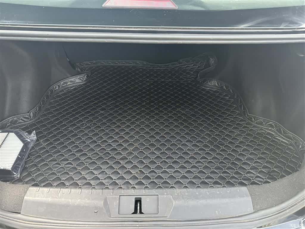 Geely Emgrand, 2018 18