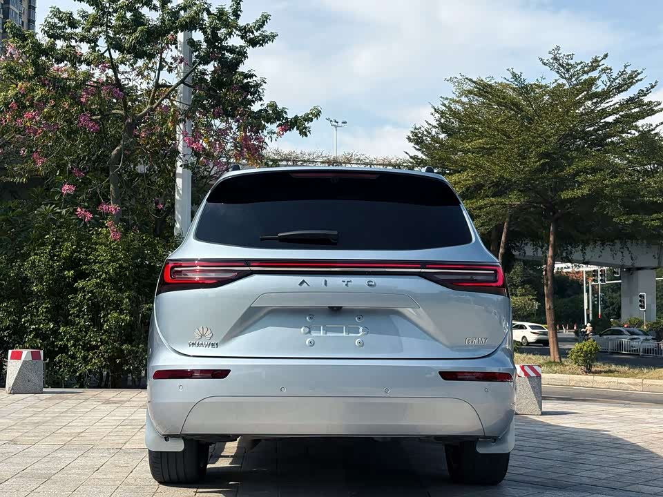 AITO Ask the world M7