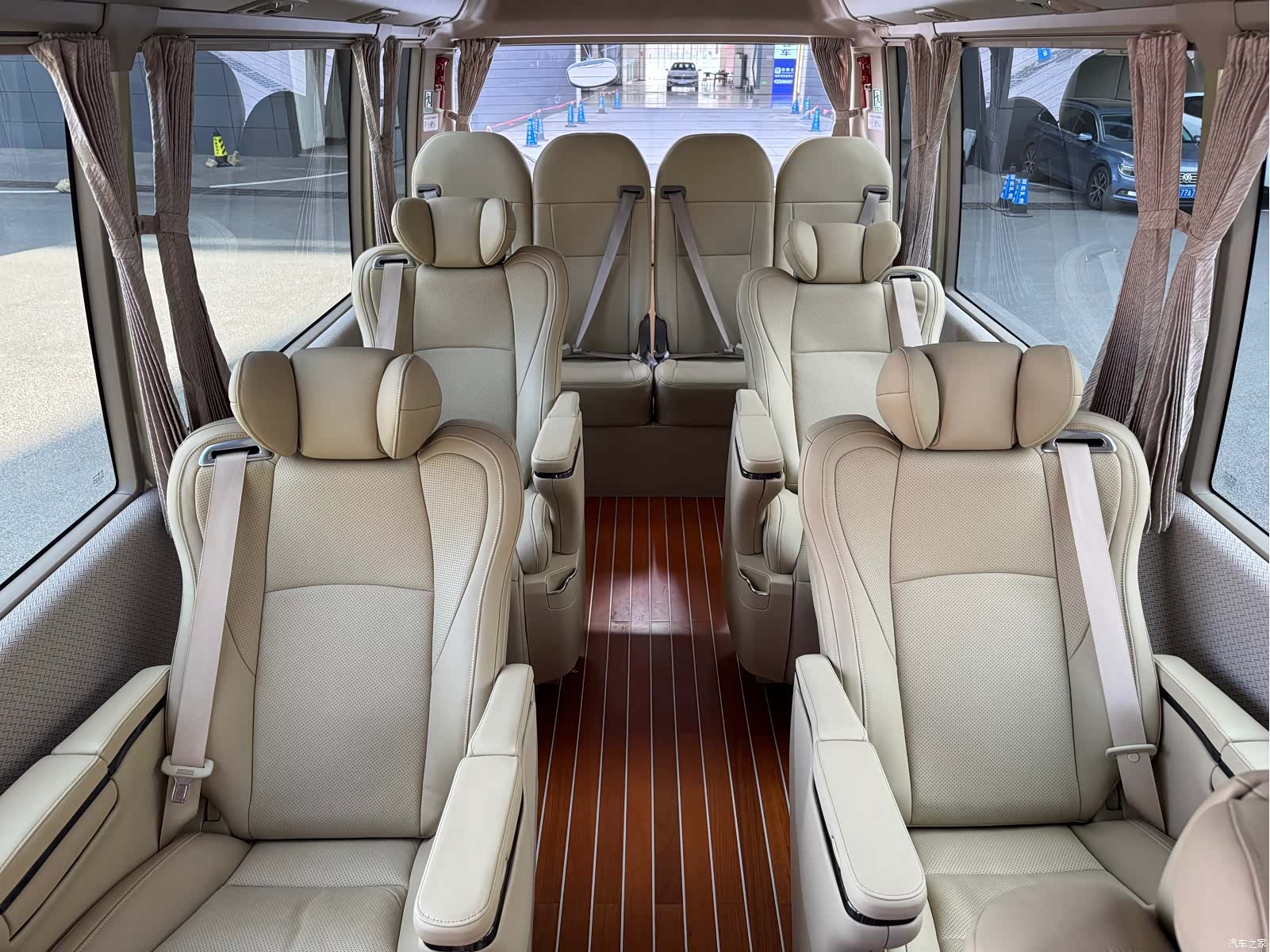 Toyota Coaster, 2023 15