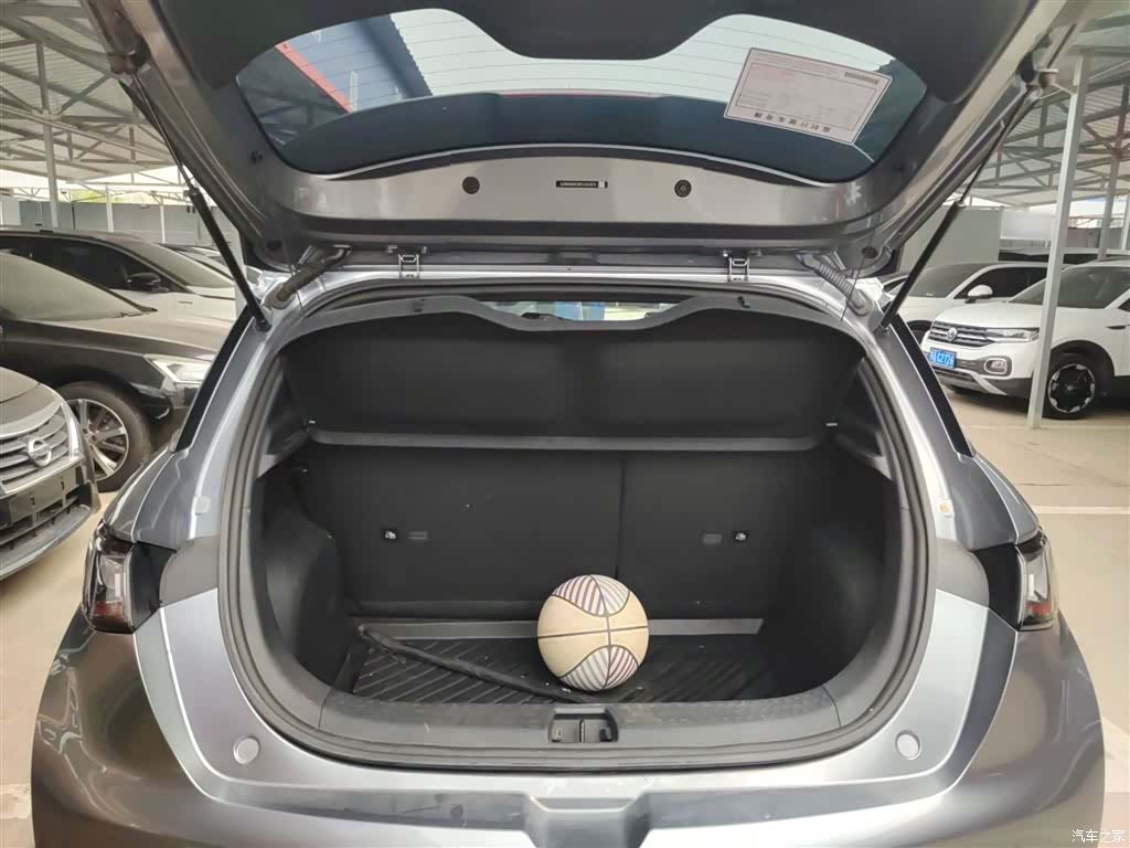 BYD Dolphin, 2023 19