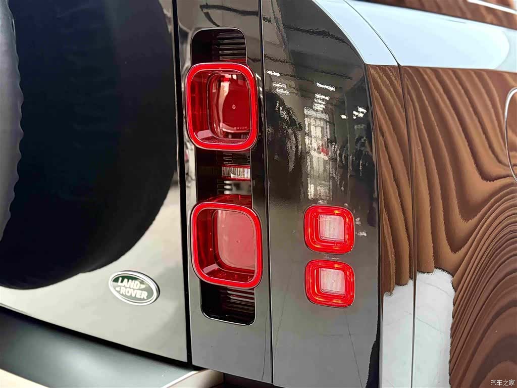 Land Rover Defender, 2024 23