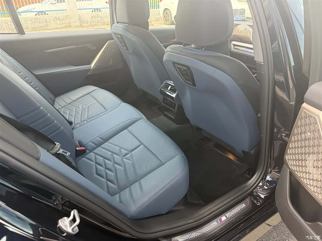 BMW 5 Series, 2025 10