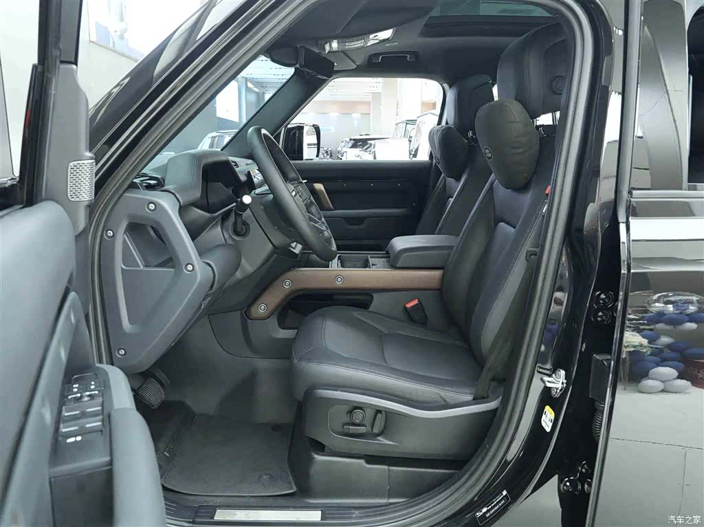 Land Rover Defender, 2024 11