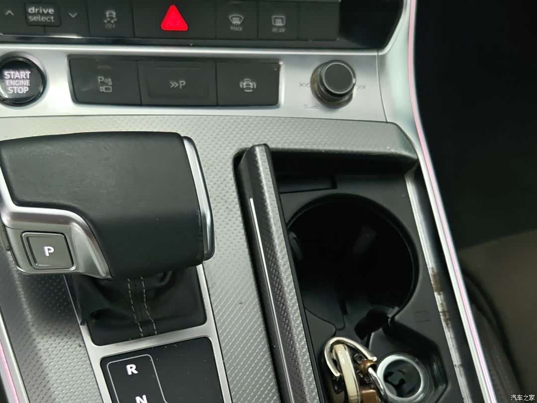 Audi A7L, 2024 13