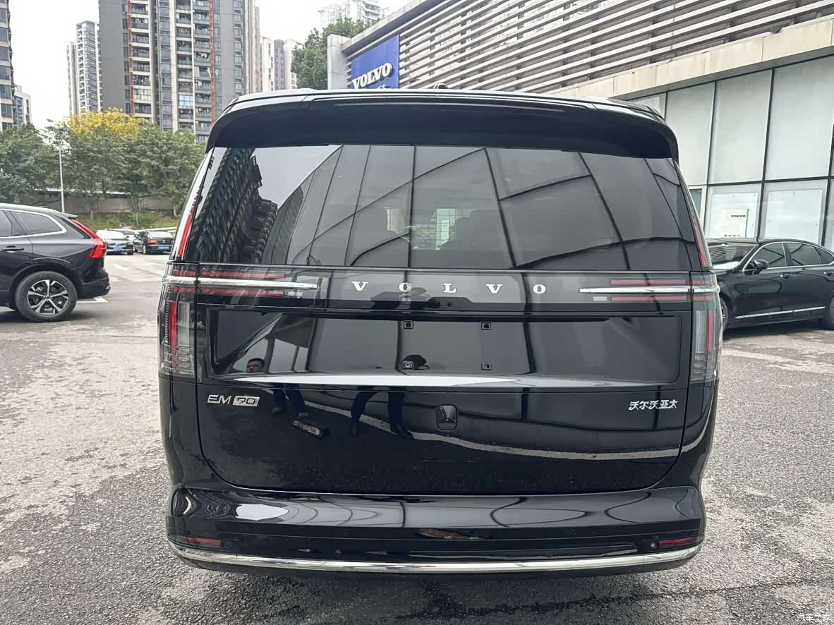 Volvo EM90, 2024 6