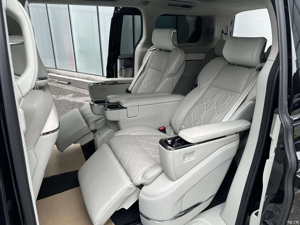 Volvo EM90, 2024 25