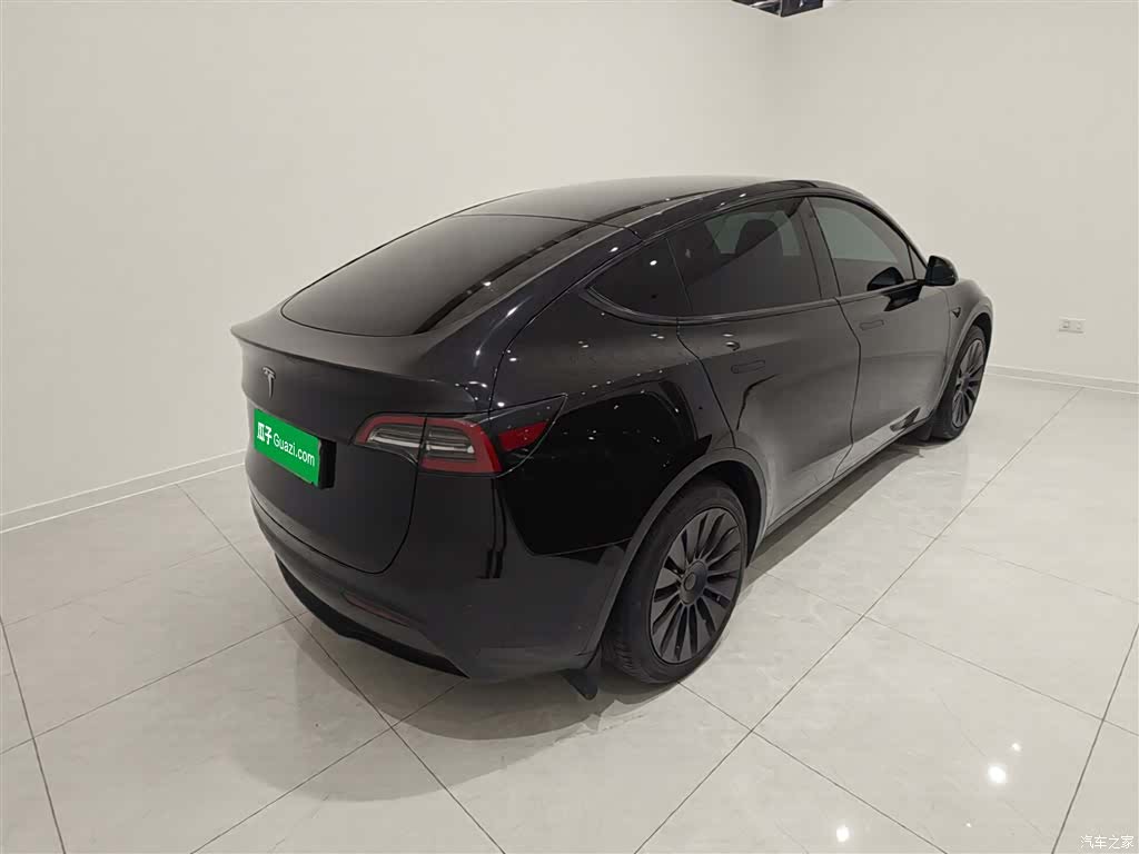 Tesla Model Y, 2023 7