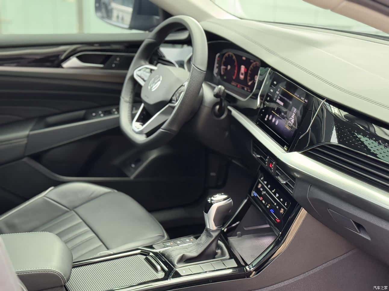 Volkswagen Passat, 2023 13