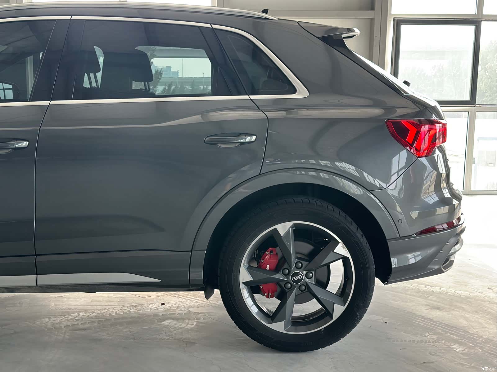 Audi Q3, 2022 10