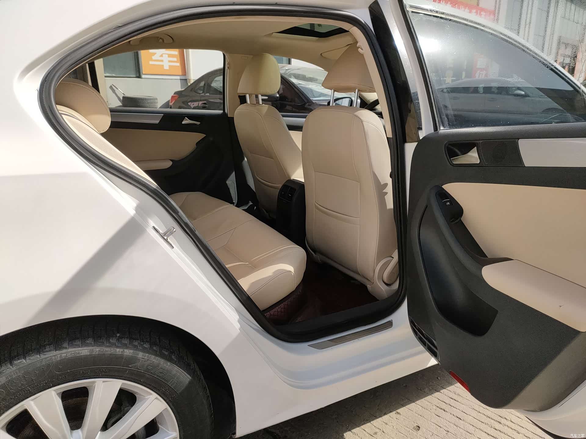 Volkswagen Sagitar, 2014 12